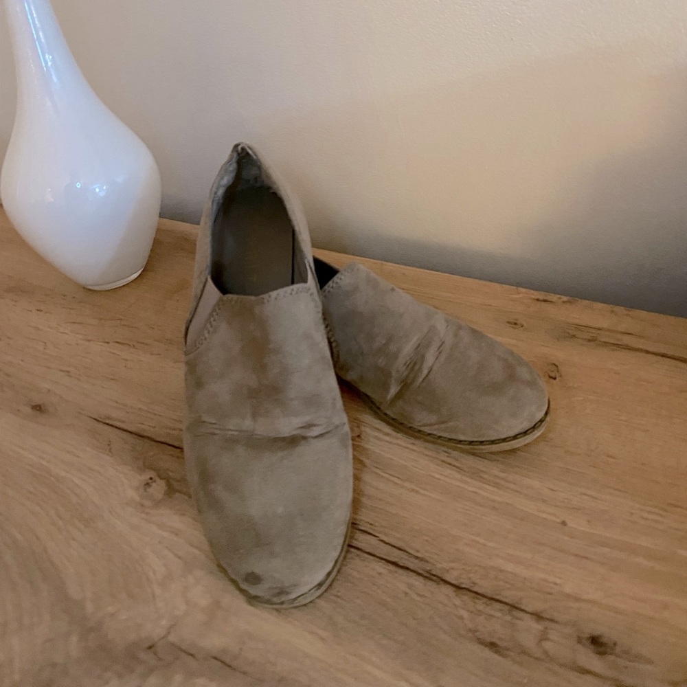 Casual shoes